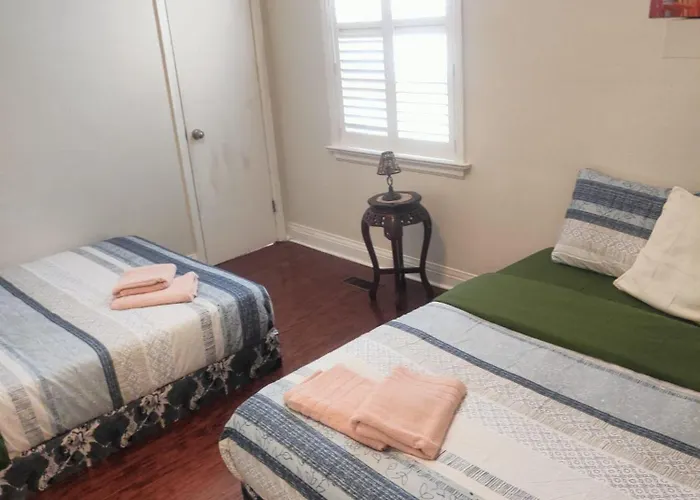 Central Toronto Economical Stay-Stress Free Checkin